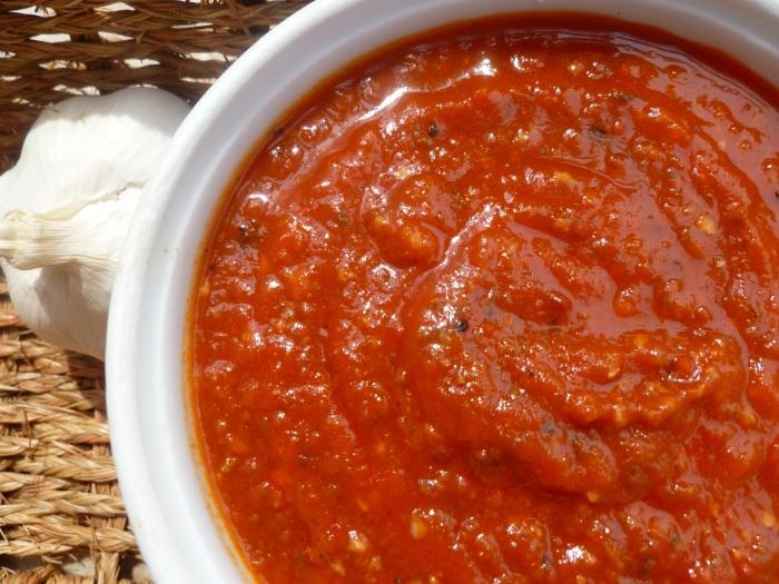 Tomatpasta hjemme til vinteren: madlavningsmuligheder